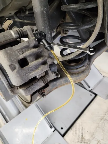 코란도C 엔진오일교환 브레이크패드.오일교환 ( 영등포카센터) / 서울 영등포