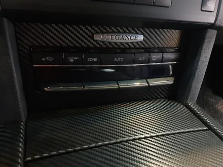 영등포랩핑전문 벤츠E클래스 윈도우크롬몰딩블랙랩핑/실내랩핑 작업  얼룩져버린 크롬몰딩&실내올드함의대표 우드트림 없애버리기 / 서울 영등포