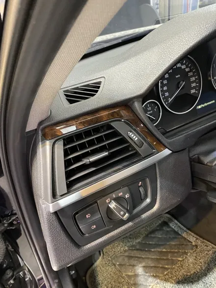 BMW 320d 실내브러쉬랩핑 ( 우드트림 랩핑 ) 실내트림(카본/브러쉬)랩핑 / 서울 영등포