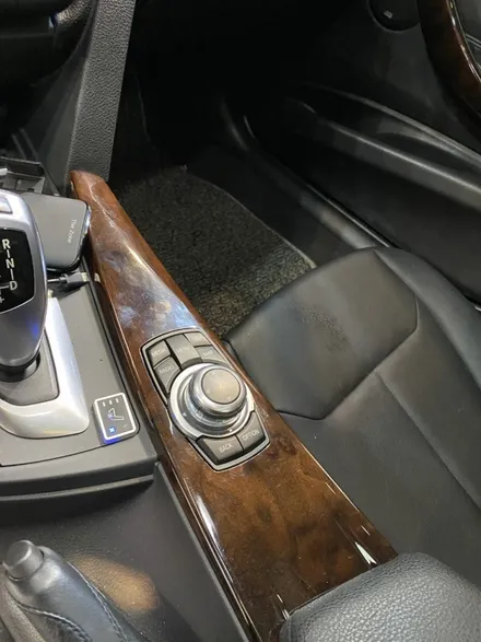 BMW 320d 실내브러쉬랩핑 ( 우드트림 랩핑 ) 실내트림(카본/브러쉬)랩핑 / 서울 영등포