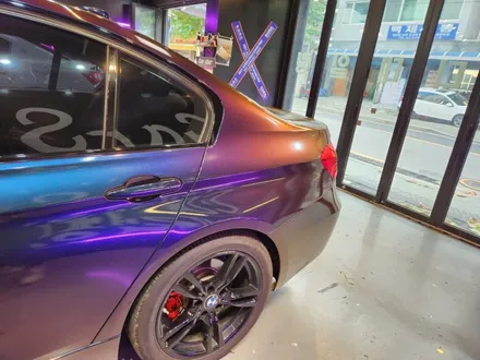 F바디 BMW330I 전체랩핑(카멜레온) 제거후 전체랩핑(파이어블루) 영등포랩핑샵 하트스 / 서울 영등포