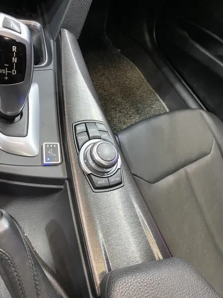 BMW 320d 실내브러쉬랩핑 ( 우드트림 랩핑 ) 실내트림(카본/브러쉬)랩핑 / 서울 영등포