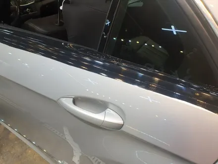 영등포랩핑전문 벤츠E클래스 윈도우크롬몰딩블랙랩핑/실내랩핑 작업  얼룩져버린 크롬몰딩&실내올드함의대표 우드트림 없애버리기 / 서울 영등포