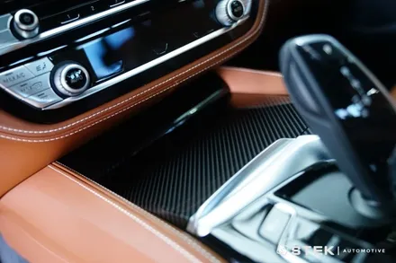 BMW M550i 실내 PPF, PPF 보호성능에 카본파츠의 감성까지 STEK DYNO carbon-black PPF 시공 / 성남시 수정구 오야동
