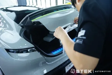 포르쉐 타이칸 PPF 시공, 고민할 필요없이 STEK DYNOshield 풀 시공 / 성남시 수정구 오야동