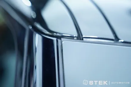 STEK DYNOflex 시공이 쉬운 윈드쉴드 필름, 소비자에게도 이득입니다.                레인지로버 보그 DYNOflex 전면유리 보호필름 시공 / 성남시 수정구 오야동