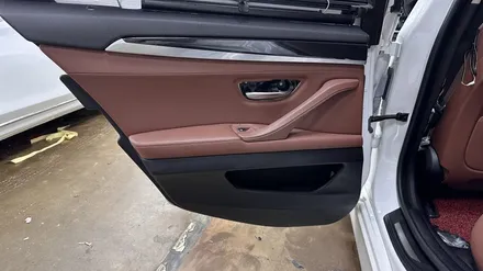 천안 BMW F10 순정 연동 엠비언트 작업 스텝업개러지