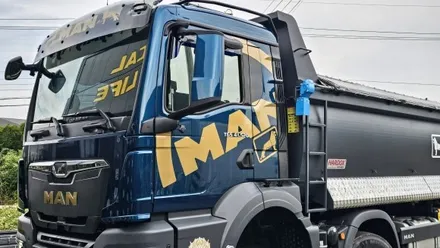 [양주데칼라이프] 만트럭 TGS41520 덤프 MAN 데칼 만사자 엠블럼 시공 / 양주시 고암동