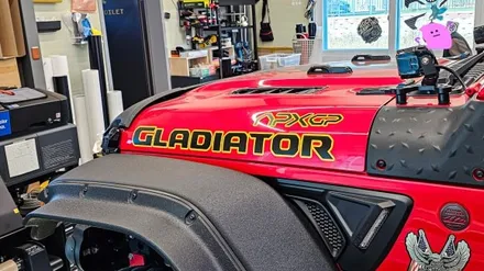 [양주데칼라이프] 지프 글래디에이터 본넷 레터링 GLADIATOR 데칼 / 양주시 고암동