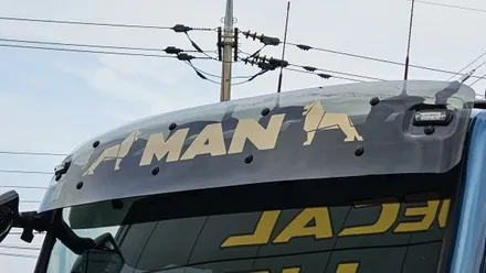 [양주데칼라이프] 만트럭 TGS41520 덤프 MAN 데칼 만사자 엠블럼 시공 / 양주시 고암동
