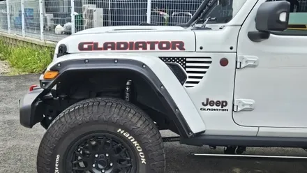 [양주데칼라이프] 글래디에이터 본넷 로고 & GLADIATOR 펜더벤트 데칼 / 양주시 고암동