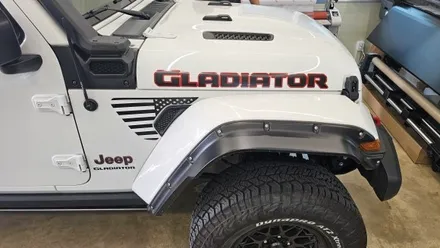 [양주데칼라이프] 글래디에이터 본넷 로고 & GLADIATOR 펜더벤트 데칼 / 양주시 고암동