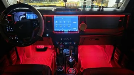 광주 포드 브롱코 엠비언트 야성미 넘치는 실내에 아크릴 매립 엠비언트 감성 추가 / 광주 북구
