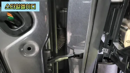 광주 제네시스G80 엠비언트 비노출로 작업되어야 깔끔한 실내무드등이 연출된다고 합니다!! / 광주 북구