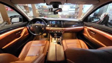 광주BMW 520d f10엠비언트 우아하게 아름답게 무드등 답게 순정처럼 깔끔하게 / 광주 북구
