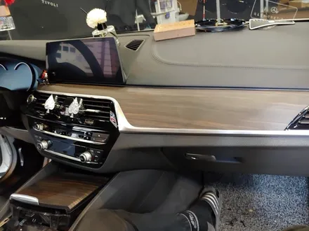 너무나도 유니크한 실내랩핑/BMW 520d 실내 골드크롬/카본 랩핑/G30/f10/528i/실내랩핑/부천/인천 / 부천 원미구 상동