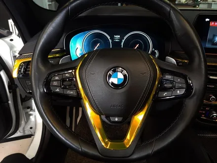 너무나도 유니크한 실내랩핑/BMW 520d 실내 골드크롬/카본 랩핑/G30/f10/528i/실내랩핑/부천/인천 / 부천 원미구 상동