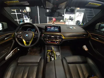 너무나도 유니크한 실내랩핑/BMW 520d 실내 골드크롬/카본 랩핑/G30/f10/528i/실내랩핑/부천/인천 / 부천 원미구 상동