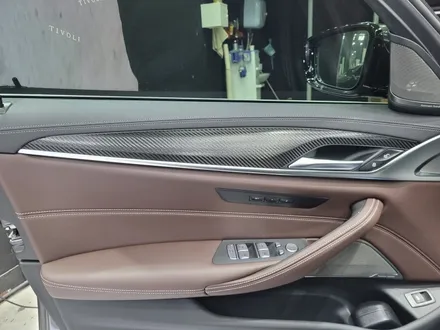 BMW 5시리즈(G30) 실내카본랩핑 시공/부천실내랩핑/인천/530i/하이그로시랩핑/520d / 부천 원미구 상동
