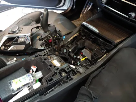 너무나도 유니크한 실내랩핑/BMW 520d 실내 골드크롬/카본 랩핑/G30/f10/528i/실내랩핑/부천/인천 / 부천 원미구 상동