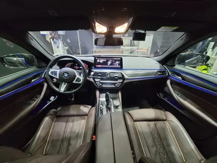 BMW 5시리즈(G30) 실내카본랩핑 시공/부천실내랩핑/인천/530i/하이그로시랩핑/520d / 부천 원미구 상동