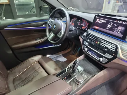 BMW 5시리즈(G30) 실내카본랩핑 시공/부천실내랩핑/인천/530i/하이그로시랩핑/520d / 부천 원미구 상동