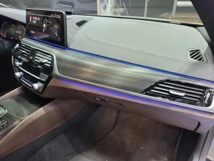 BMW 5시리즈(G30) 실내카본랩핑 시공/부천실내랩핑/인천/530i/하이그로시랩핑/520d / 부천 원미구 상동
