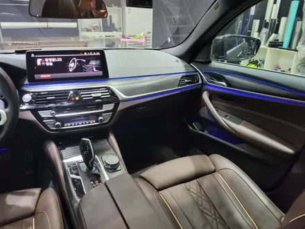BMW 5시리즈(G30) 실내카본랩핑 시공/부천실내랩핑/인천/530i/하이그로시랩핑/520d / 부천 원미구 상동