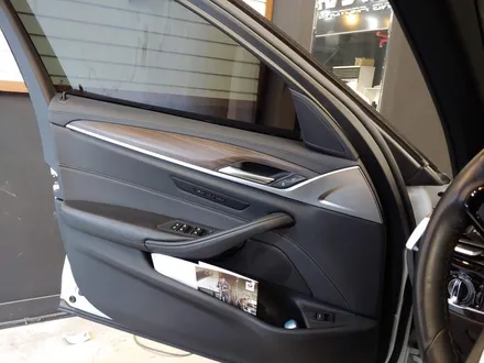너무나도 유니크한 실내랩핑/BMW 520d 실내 골드크롬/카본 랩핑/G30/f10/528i/실내랩핑/부천/인천 / 부천 원미구 상동