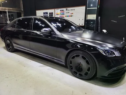 벤츠 마이바흐 s650 블랙 패키지로 완전 포스넘치는 차량으로 변신/마이바흐 듀오톤/투톤랩핑/부천/인천/크롬죽이기 / 부천 원미구 상동