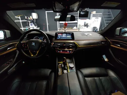 너무나도 유니크한 실내랩핑/BMW 520d 실내 골드크롬/카본 랩핑/G30/f10/528i/실내랩핑/부천/인천 / 부천 원미구 상동