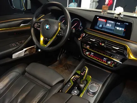 너무나도 유니크한 실내랩핑/BMW 520d 실내 골드크롬/카본 랩핑/G30/f10/528i/실내랩핑/부천/인천 / 부천 원미구 상동
