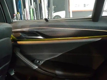 너무나도 유니크한 실내랩핑/BMW 520d 실내 골드크롬/카본 랩핑/G30/f10/528i/실내랩핑/부천/인천 / 부천 원미구 상동