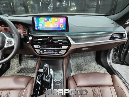 BMW 5시리즈 G30 우드트림 실내랩핑 에이버리 무광카본 / 김포 양촌읍
