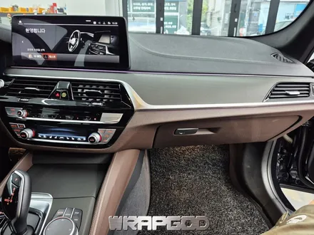 김포 BMW G30 5시리즈  실내랩핑 3M 매트릭스 블랙 시공 / 김포 양촌읍