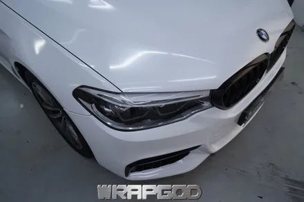 BMW 5시리즈 M550d 전체 랩핑, 에이버리 다이아몬드 화이트 일산 자동차 래핑 전문점 WRAPGOD / 김포 양촌읍