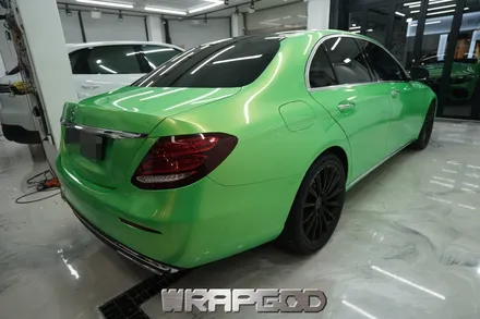 벤츠 E클래스 E220d 비닐프로그 네온그린 전체 랩핑 시공, 김포 검단 자동차 래핑 전문점 랩갓 WRAPGOD / 김포 양촌읍