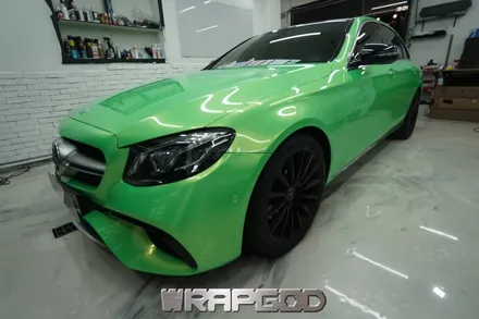 벤츠 E클래스 E220d 비닐프로그 네온그린 전체 랩핑 시공, 김포 검단 자동차 래핑 전문점 랩갓 WRAPGOD / 김포 양촌읍