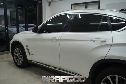 BMW X6 , 에이버리 사틴 화이트 펄 전체 랩핑 시공 / 김포 검단 자동차 래핑 전문점 랩갓 WRAPGOD / 김포 양촌읍