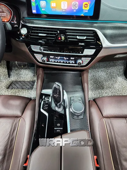 BMW 5시리즈 G30 우드트림 실내랩핑 에이버리 무광카본 / 김포 양촌읍
