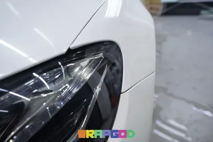 벤츠 E클래스 다이아몬드 화이트 펄 전체랩핑, 실내 카본랩핑 시공 김포 WRAPGOD / 김포 양촌읍