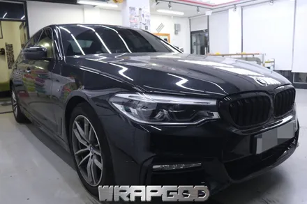 BMW 5시리즈 M550d 전체 랩핑, 에이버리 다이아몬드 화이트 일산 자동차 래핑 전문점 WRAPGOD / 김포 양촌읍