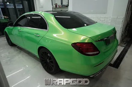 벤츠 E클래스 E220d 비닐프로그 네온그린 전체 랩핑 시공, 김포 검단 자동차 래핑 전문점 랩갓 WRAPGOD / 김포 양촌읍