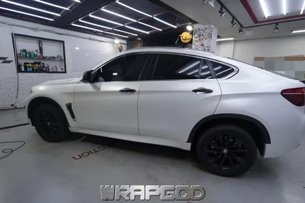 BMW X6 에이버리 사틴 화이트펄 전체 랩핑 재시공, 자동차 풀랩핑 전문점 WRAPGOD / 김포 양촌읍