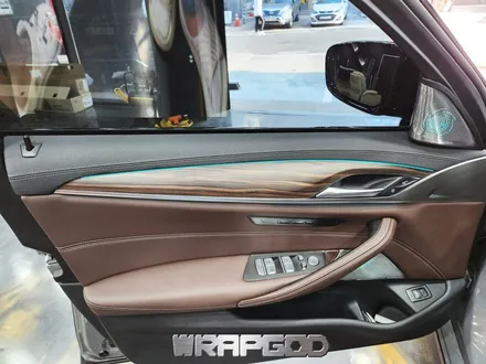 BMW 5시리즈 G30 우드트림 실내랩핑 에이버리 무광카본 / 김포 양촌읍