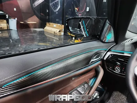 BMW 5시리즈 G30 우드트림 실내랩핑 에이버리 무광카본 / 김포 양촌읍