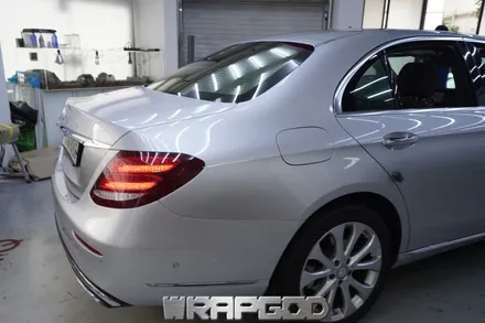 벤츠 E220d 전체랩핑 3M 2080 유광 화이트 시공 김포 일산 인천 자동차랩핑 전문점 WRAPGOD / 김포 양촌읍