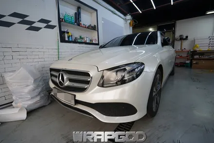 벤츠 E클래스 E300 3M 2080 유광 화이트 골드 스파클링 전체 랩핑 시공, 김포 일산 인천 청라 송도 자동차 전체랩핑 전문점 WRAPGOD / 김포 양촌읍