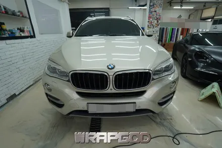 BMW X6 , 에이버리 사틴 화이트 펄 전체 랩핑 시공 / 김포 검단 자동차 래핑 전문점 랩갓 WRAPGOD / 김포 양촌읍