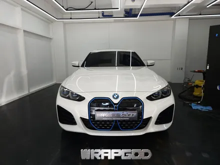 BMW i4 그릴랩핑 부분랩핑 에이버리 유광인텐스블루 / 김포 양촌읍